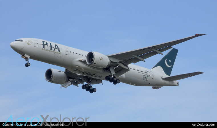 Photo of AP-BGZ - Pakistan International Airlines Boeing 777-240LR at YYZ on AeroXplorer Aviation Database