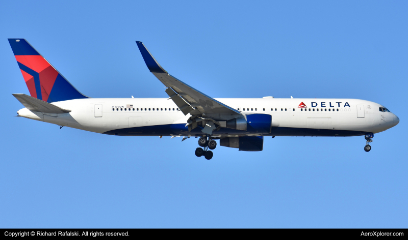Photo of N199DN - Delta Airlines Boeing 767-300ER at MCO on AeroXplorer Aviation Database
