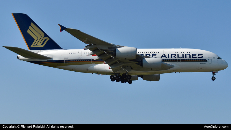 Photo of 9V-SKW - Singapore Airlines Airbus A380-800 at LHR on AeroXplorer Aviation Database