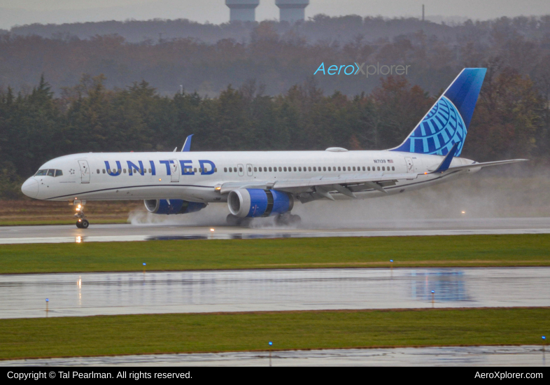 Photo of N17139 - United Airlines Boeing 757-200 at IAD on AeroXplorer Aviation Database