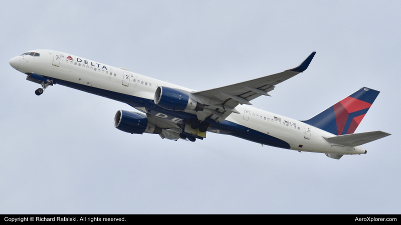 Photo of N823DX - Delta Airlines Boeing 757-200 at FLL on AeroXplorer Aviation Database