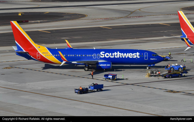 Photo of N8642E - Southwest Airlines Boeing 737-800 at PHX on AeroXplorer Aviation Database