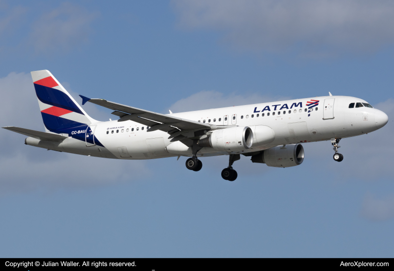 Photo of CC-BAU - LATAM Airbus A320 at MIA on AeroXplorer Aviation Database