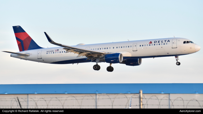 Photo of N334DN - Delta Airlines Airbus A321-200 at PHX on AeroXplorer Aviation Database