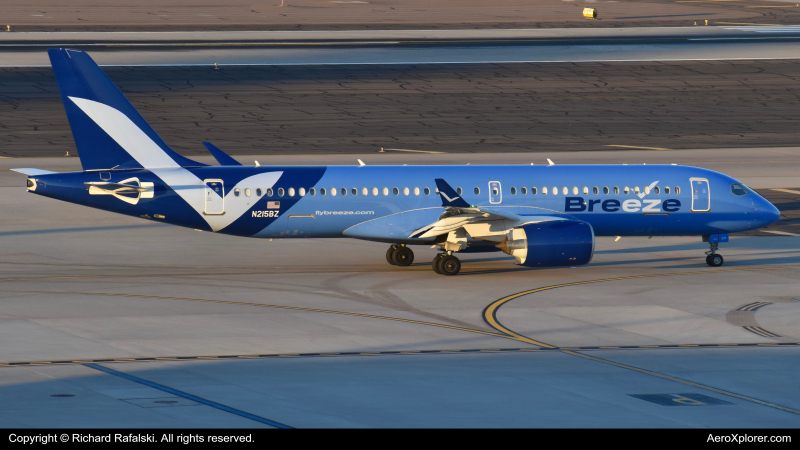 Photo of N215BZ - Breeze Airways Airbus A220-300 at PHX on AeroXplorer Aviation Database
