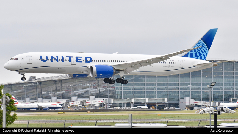 Photo of N24976 - United Airlines Boeing 787-9 at LHR on AeroXplorer Aviation Database