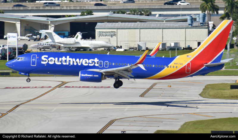 Photo of N8572X - Southwest Airlines Boeing 737-800 at FLL on AeroXplorer Aviation Database