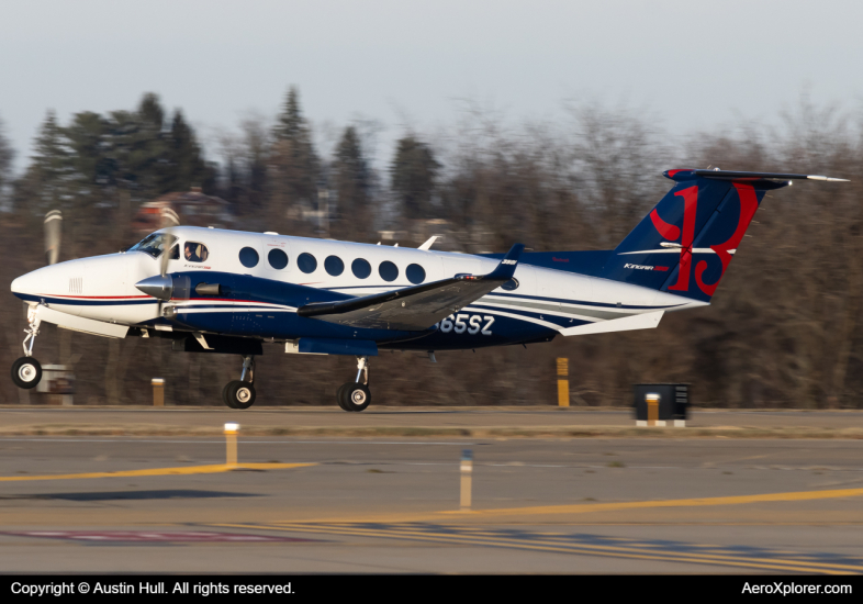 Photo of N365SZ - PRIVATE Beechcraft King Air 350 at AGC on AeroXplorer Aviation Database