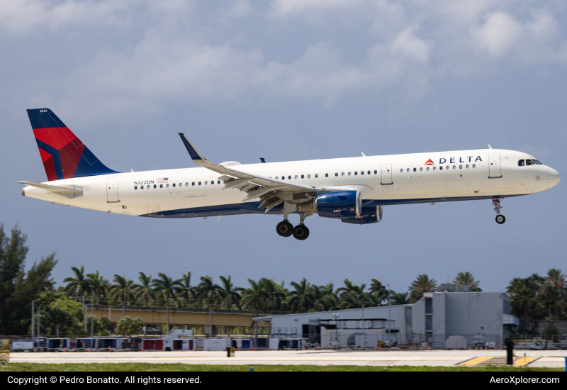 Photo of N322DN - Delta Airlines Airbus A321-200 at FLL on AeroXplorer Aviation Database
