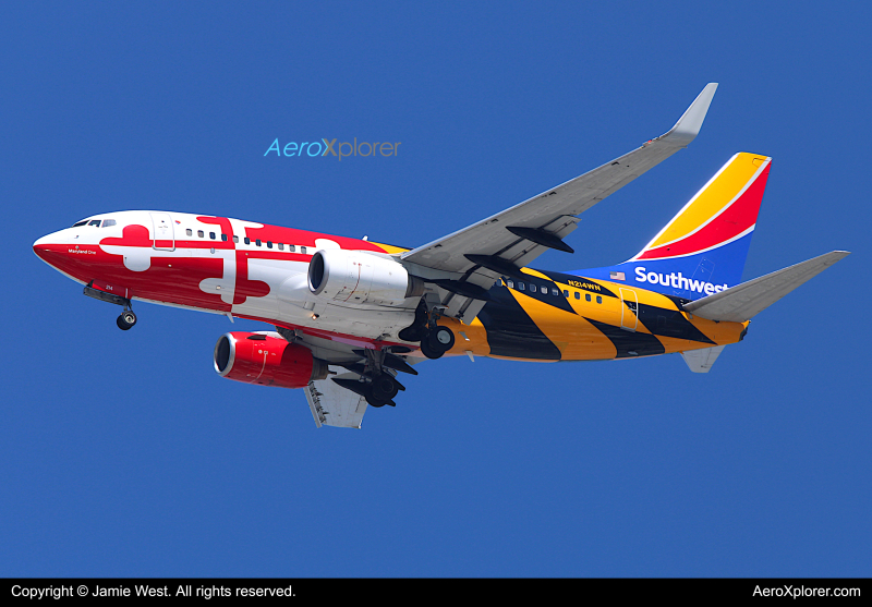 Photo of N214WN - Southwest Airlines Boeing 737-700 at OAK on AeroXplorer Aviation Database