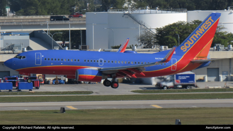 Photo of N474WN - Southwest Airlines Boeing 737-700 at FLL on AeroXplorer Aviation Database