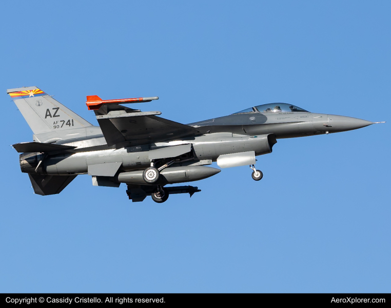 Photo of 90-0471 - USAF - United States Air Force General Dynamics F-16 Fighting Falcon at TUS on AeroXplorer Aviation Database