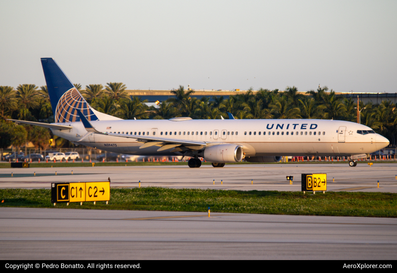 Photo of N39475 - United Airlines Boeing 737-900ER at FLL on AeroXplorer Aviation Database