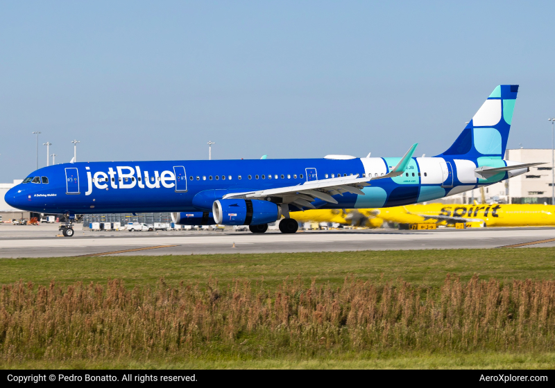 Photo of N982JB - JetBlue Airways Airbus A321-200 at FLL on AeroXplorer Aviation Database