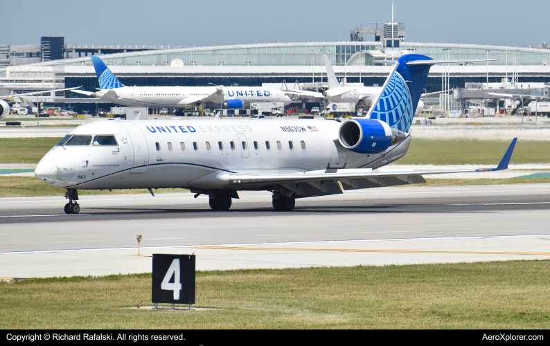 Photo of N963SW - United Express Mitsubishi CRJ-200 at ORD on AeroXplorer Aviation Database