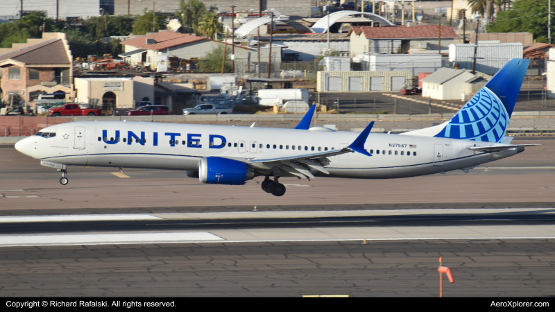 Photo of N37547 - United Airlines Boeing 737 MAX 9 at PHX on AeroXplorer Aviation Database
