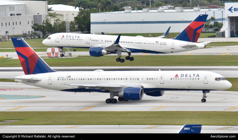 Photo of N554NW - Delta Airlines Boeing 757-200 at FLL on AeroXplorer Aviation Database