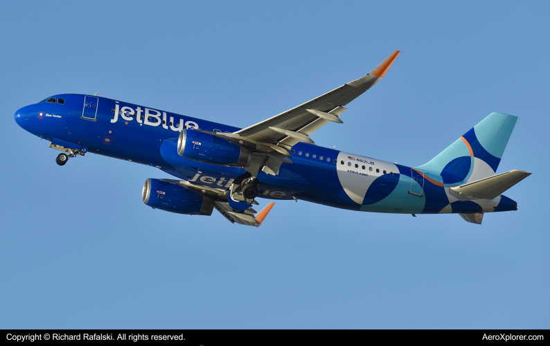 Photo of N821JB - JetBlue Airways Airbus A320 at FLL on AeroXplorer Aviation Database