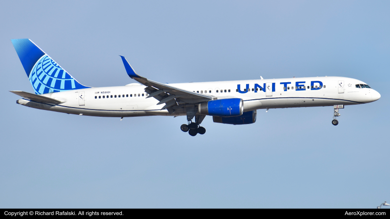Photo of N58101 - United Airlines Boeing 757-200 at PHX on AeroXplorer Aviation Database