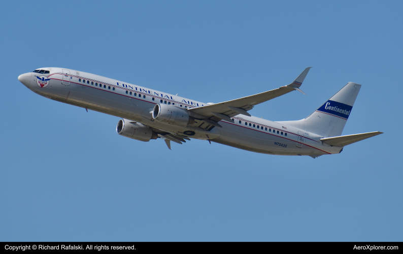 Photo of N75435 - United Airlines Boeing 737-900ER at ORD on AeroXplorer Aviation Database