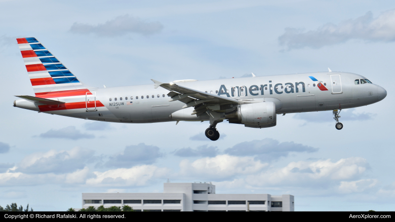 Photo of N125UW - American Airlines Airbus A320 at MIA on AeroXplorer Aviation Database