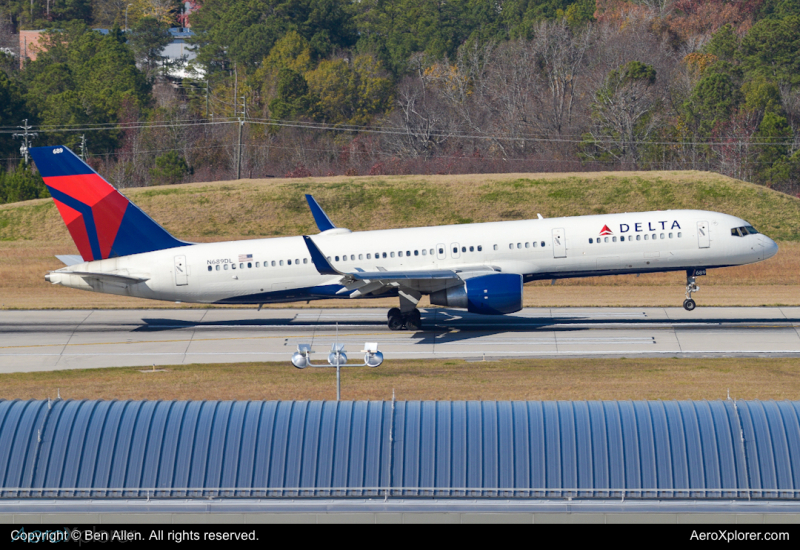 Photo of N689DL - Delta Airlines Boeing 757-200 at RDU on AeroXplorer Aviation Database