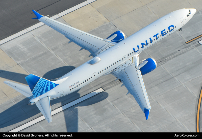 Photo of N37528 - United Airlines Boeing 737 MAX 9 at LAX on AeroXplorer Aviation Database