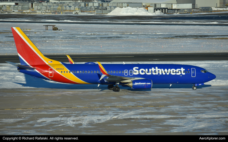 Photo of N8581Z - Southwest Airlines Boeing 737-800 at BDL on AeroXplorer Aviation Database