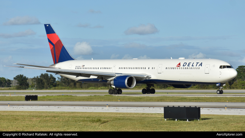 Photo of N843MH - Delta Airlines Boeing 767-400ER at MCO on AeroXplorer Aviation Database