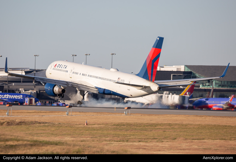 Photo of N692DL - Delta Airlines Boeing 757-200 at BWI on AeroXplorer Aviation Database