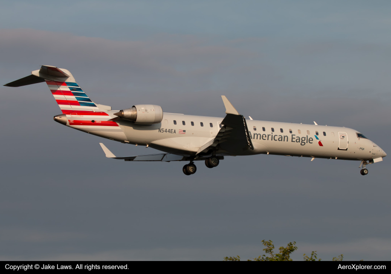 Photo of N544EA - American Eagle Mitsubishi CRJ-700 at DCA on AeroXplorer Aviation Database