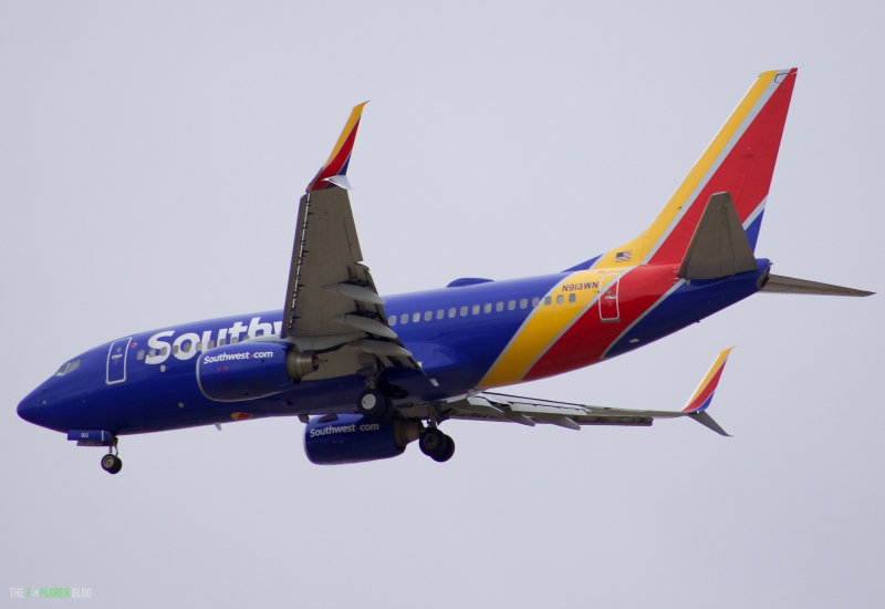 Photo of N913WN - Southwest Airlines Boeing 737-700 at DEN on AeroXplorer Aviation Database