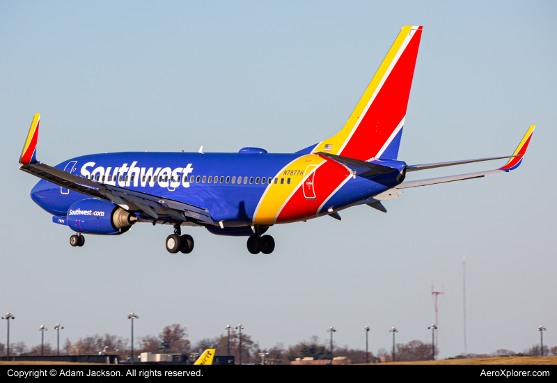 Photo of N7877H - Southwest Airlines Boeing 737-700 at BWI on AeroXplorer Aviation Database