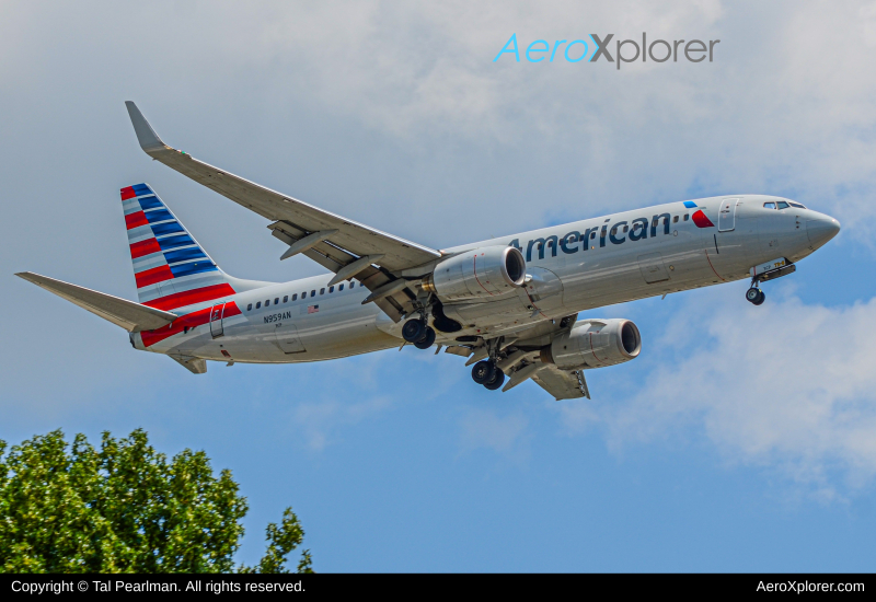 Photo of N959AN - American Airlines Boeing 737-800 at CLT on AeroXplorer Aviation Database