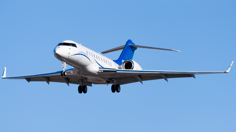 Photo of N989JR - PRIVATE Bombardier Global 5000 at SAV on AeroXplorer Aviation Database