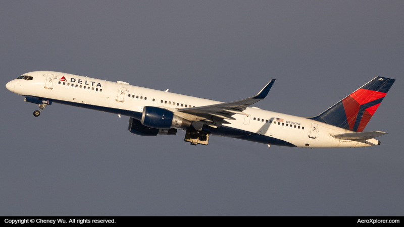 Photo of N706TW - Delta Airlines Boeing 757-200 at DTW on AeroXplorer Aviation Database