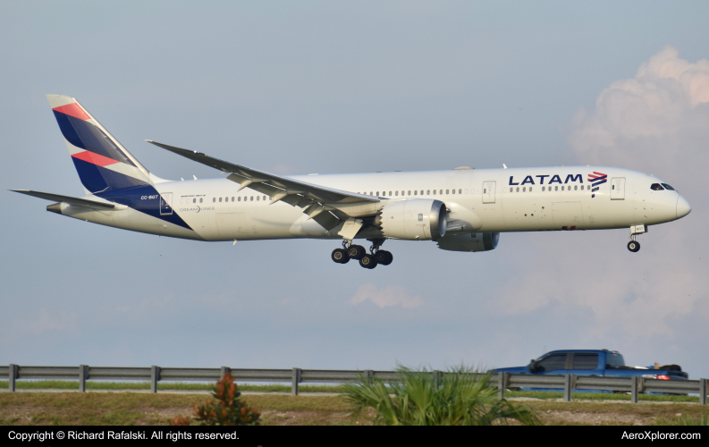 Photo of CC-BGT - LATAM Boeing 787-9 at MCO on AeroXplorer Aviation Database