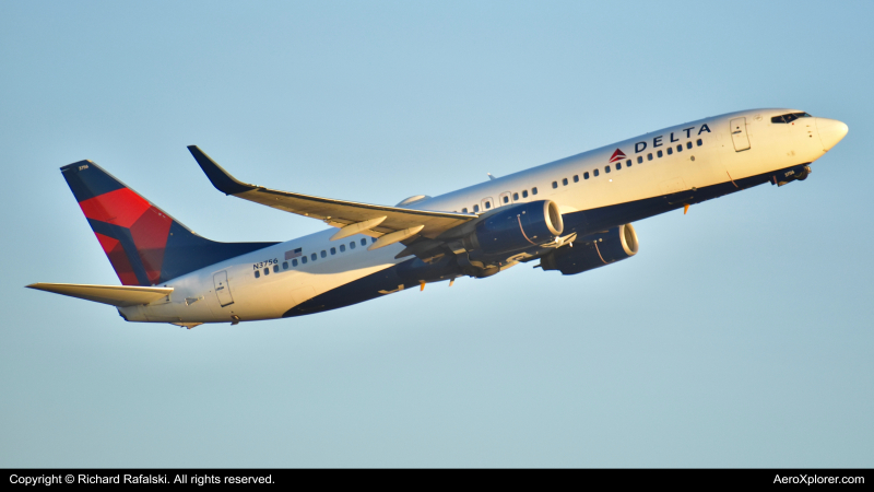 Photo of N3756 - Delta Airlines Boeing 737-800 at PHX on AeroXplorer Aviation Database