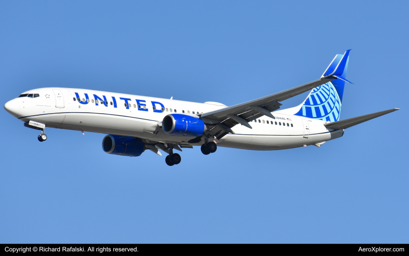 Photo of N38446 - United Airlines Boeing 737-800 at MCO on AeroXplorer Aviation Database