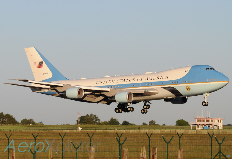 Photo of 82-8000 - USAF - United States Air Force Boeing VC-25A at BRU on AeroXplorer Aviation Database