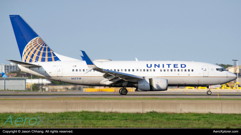 Photo of N17719 - United Airlines Boeing 737-700 at MSP on AeroXplorer Aviation Database