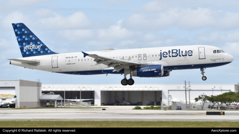 Photo of N618JB - JetBlue Airways Airbus A320 at FLL on AeroXplorer Aviation Database