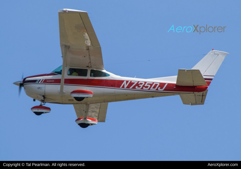 Photo of N735DJ - PRIVATE Cessna 172 at ESN on AeroXplorer Aviation Database