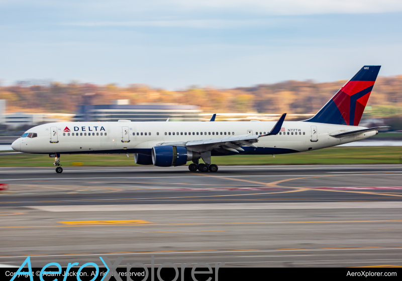 Photo of N717TW - Delta Airlines Boeing 757-200 at DCA on AeroXplorer Aviation Database
