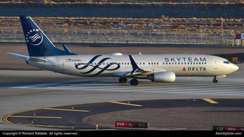 Photo of N381DN - Delta Airlines Boeing 737-800 at PHX on AeroXplorer Aviation Database