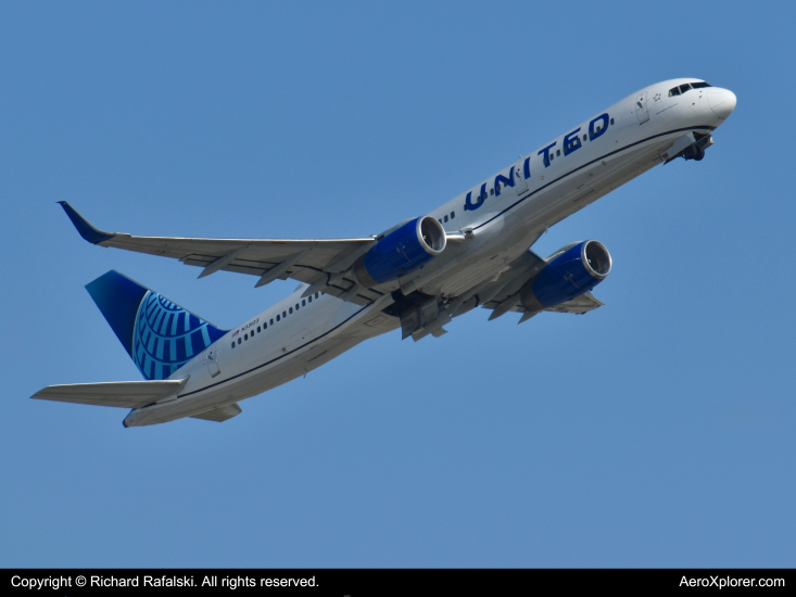 Photo of N33103 - United Airlines Boeing 757-200 at ORD on AeroXplorer Aviation Database