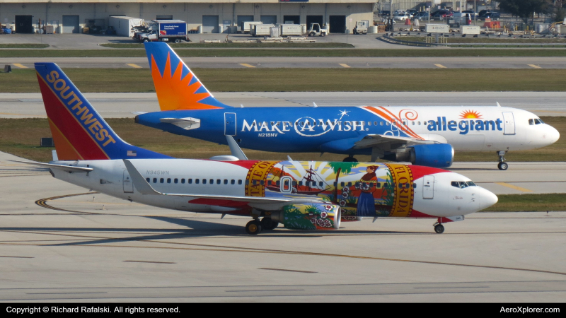 Photo of N945WN - Southwest Airlines  Boeing 737-700 at FLL on AeroXplorer Aviation Database
