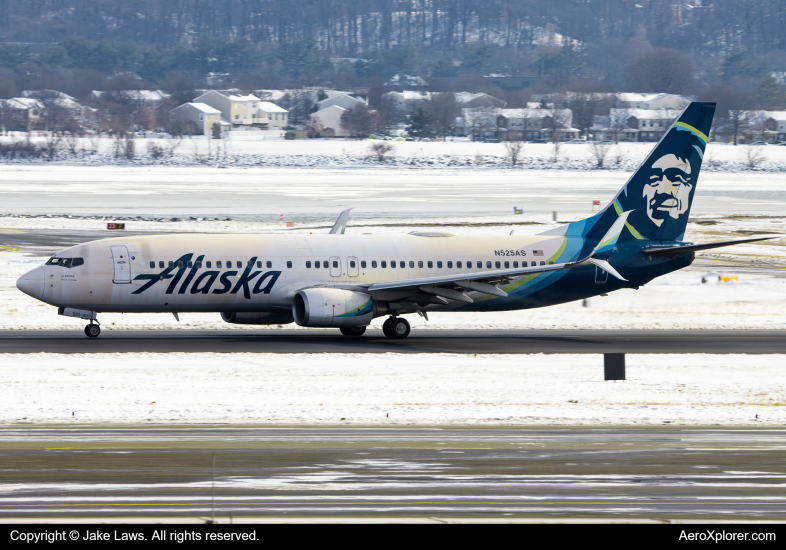 Photo of N525AS - Alaska Airlines Boeing 737-800 at DCA on AeroXplorer Aviation Database