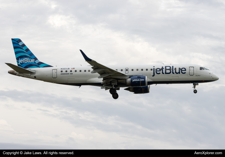 Photo of N323JB - JetBlue Airways Embraer E190 at DCA on AeroXplorer Aviation Database