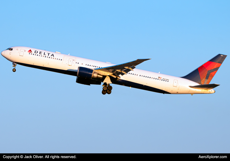 Photo of N825MH - Delta Airlines Boeing 767-400ER at JFK on AeroXplorer Aviation Database